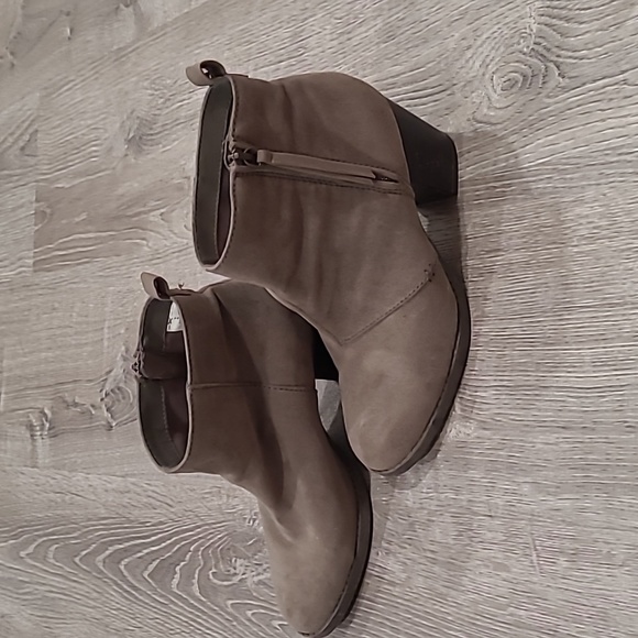 3/$8 old navy booties - Picture 1 of 4